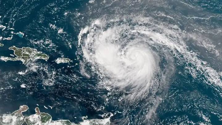 Huracán Erin alcanza mayor nivel de intensidad en el Caribe