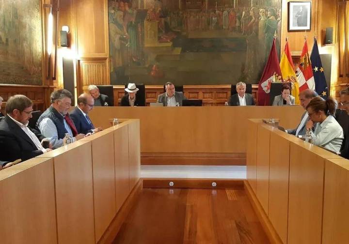 El PP de León denuncia el «silencio cómplice» de UPL al no exigir al PSOE que «cumpla ya» con los proyectos acordados