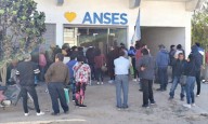 Personas que perdieron pensiones no contributivas reclamaron frente a la oficina local de ANSeS