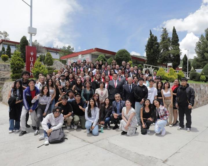 Celebra 42 años de vida institucional la Prepa 4