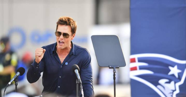 NFL eases restrictions on Tom Brady's role as Fox Sports analyst