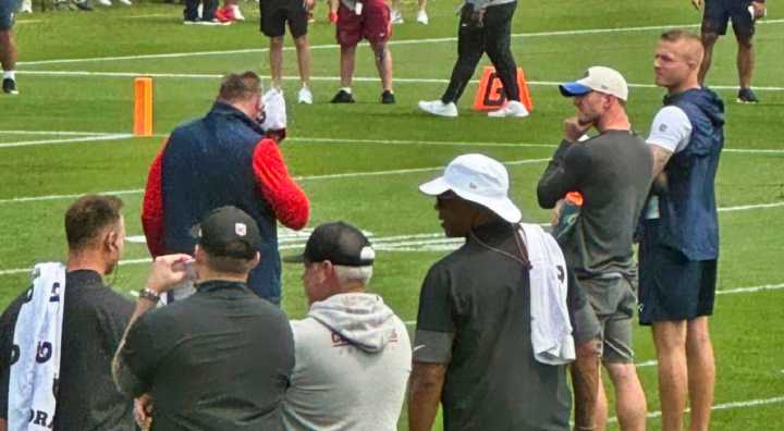 Patriots HC Mike Vrabel Was Bleeding Profusely From His Face After Breaking Up Massive Brawl During Joint Practice vs. Commanders