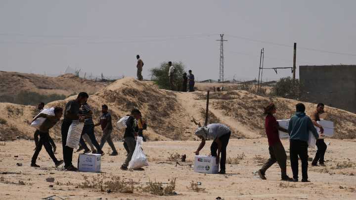 Un centenar de niños muertos por hambre en Gaza, según las autoridades