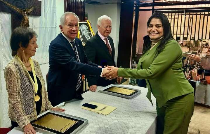 FMV reconoció labor de la Dra. Antonia Tineo