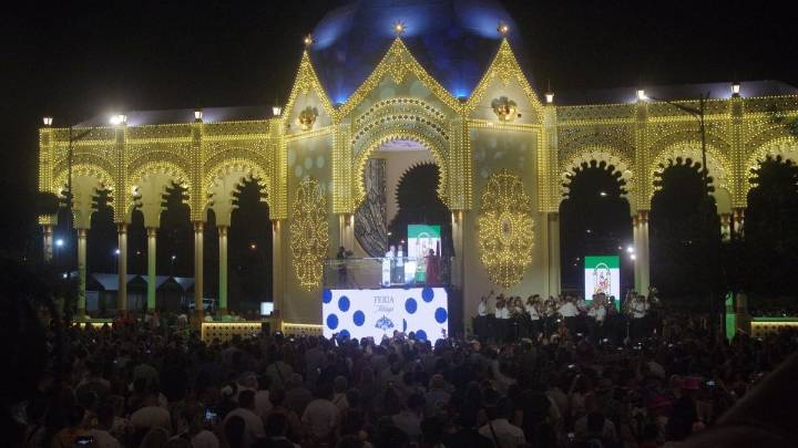 Javier Castillo enciende el Real de la Feria de Málaga