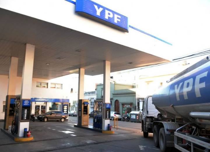Microprecios: YPF aplicó el tercer aumento de las naftas en lo que va del mes