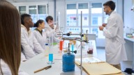 5 experimentos de química para secundaria: prácticas de laboratorio para entender conceptos clave