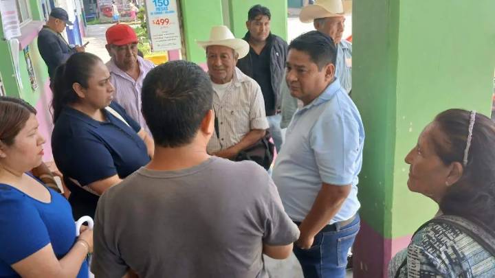 Manifestantes de Atzacan terminan protesta y liberan palacio municipal