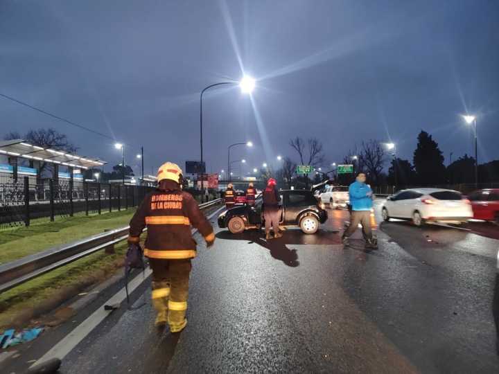 Impactante choque frente a la cancha de River: seis heridos y corte parcial de la avenida Cantilo