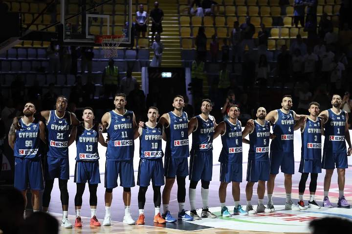 EuroBasket: Chipre-Grecia, cuando los dos rivales se emocionan con el mismo himno: "Durante 40 minutos lucharemos contra nuestros hermanos"