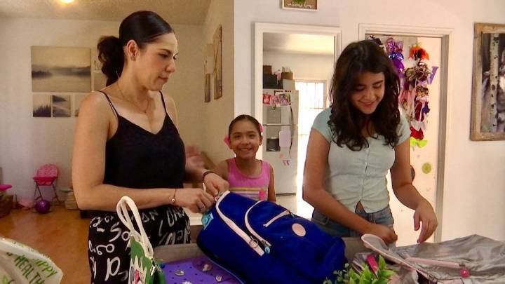 Familias buscan ahorrar en el regreso a clases comprando en San Diego