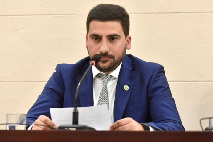 Anuncio en campaña. Un intendente bonaerense promete dejar de cobrarle $300 millones al campo