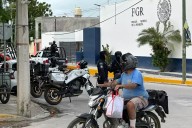Cae grupo del CJNG en Campeche: 10 detenidos, arma bañada en oro y mujer buscada por ataques con drones
