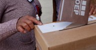 Dos candidatos de derecha lideran encuestas electorales en Bolivia
