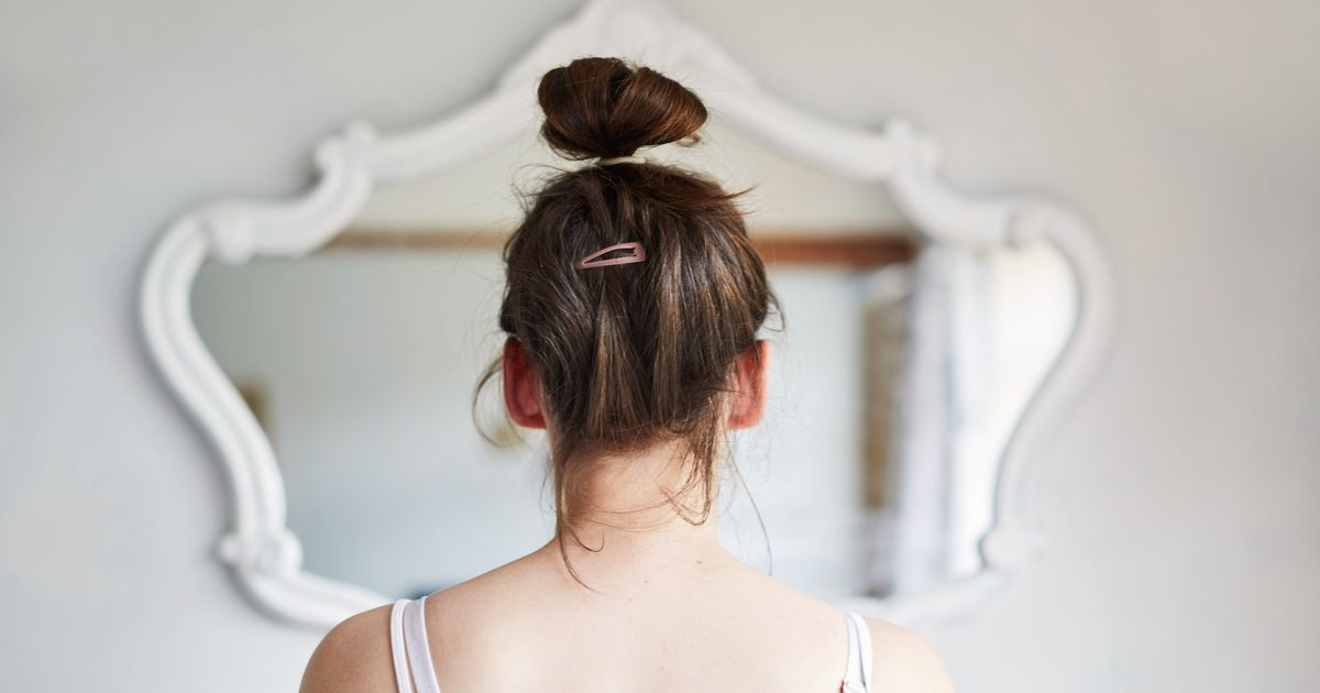 'I'm a psychic medium - never have a mirror facing your bed at night'