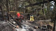 Dolor, incertidumbre y enfado entre los vecinos de Las Médulas donde las llamas ya calcinan 1.500 hectáreas