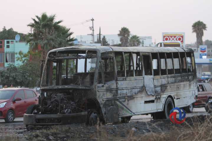 Se incendió unidad de transporte de personal en el Bulevar 2000