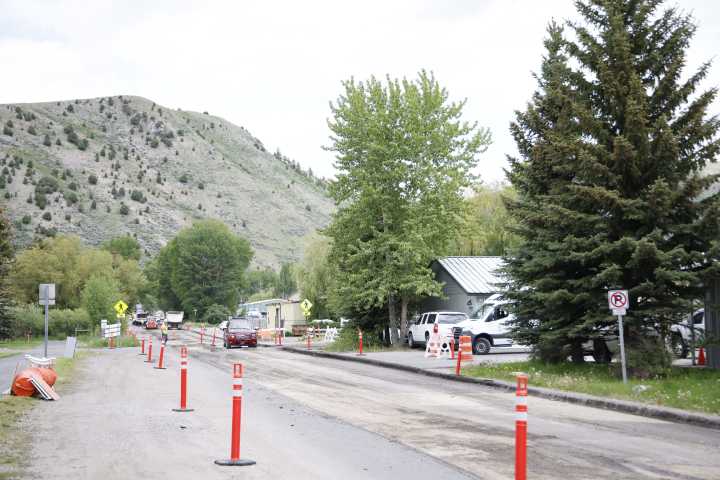 Town closes Berger Lane intersection to install sewer line