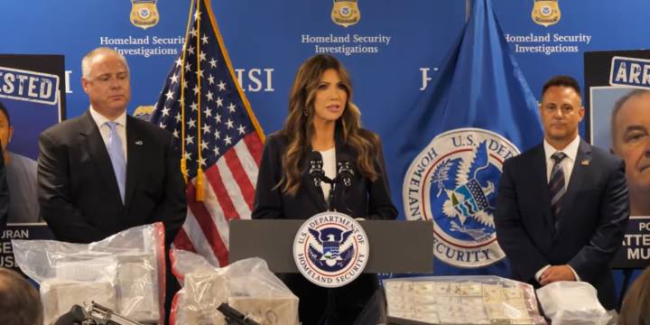DHS Secretary Noem defends ICE tactics in second Illinois visit