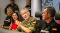 Felipe VI visita el cuartel de la UME para reconocer su labor contra la "voracidad" de los incendios