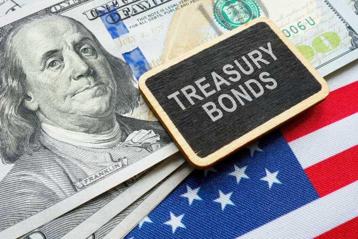 TLT Vs. VGIT: 3 Reasons To Go With Intermediate Terms Bonds (NASDAQ:TLT)