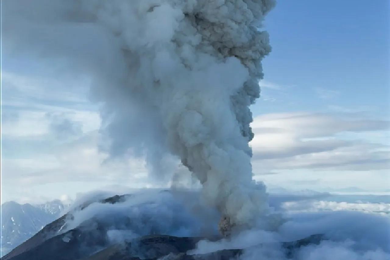 Video: Un volcán en Rusia entra en erupción por primera vez en siglos