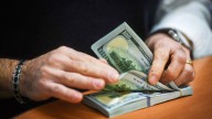 El dólar oficial aceleró su caída y cerró a $1.300: qué pasó con el blue en Rosario