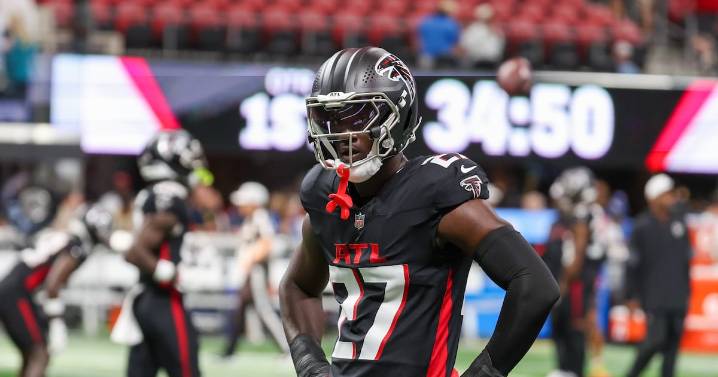 Falcons pass rushers Walker, Pearce glad to get their feet wet vs. Lions