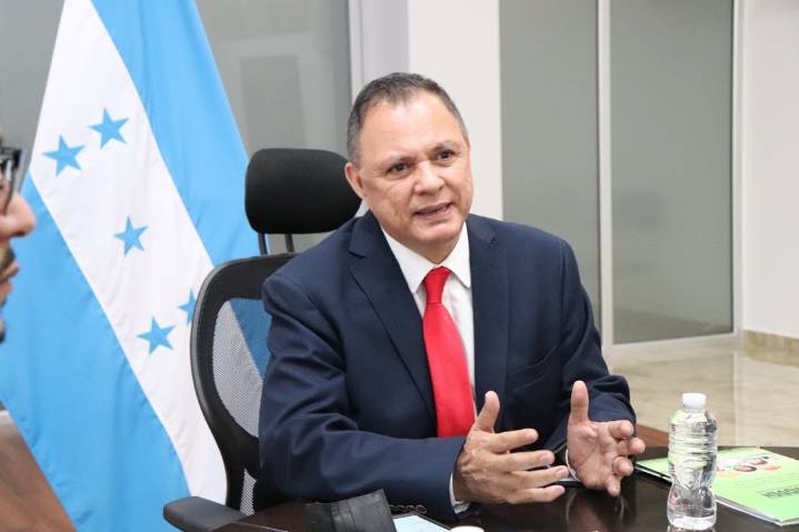 Vicecanciller de Honduras renunciará por apoyo de presidenta a Nicolás Maduro
