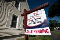 Average rate on a 30-year mortgage holds steady at lowest level in nearly 10 months