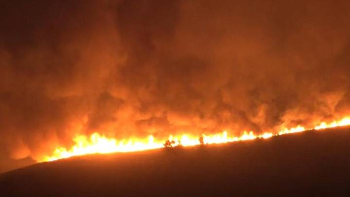 Las llamas continúan descontroladas en Jarilla, Cáceres, calcinando más de 25.000 hectáreas