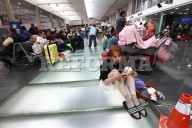 Continúa caos en AICM tras cancelación de vuelos por lluvia