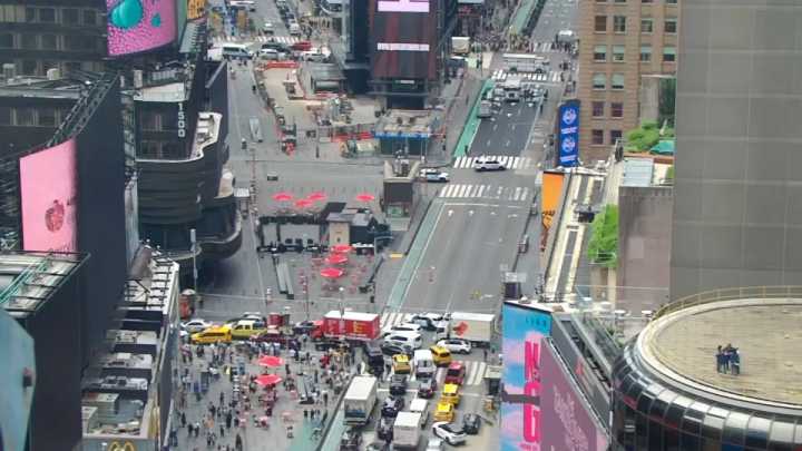 Times Square closed down due to suspicious package investigation