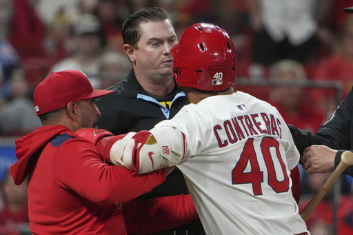 Willson Contreras es suspendido 6 juegos por berrinche en juego de Cardenales; prevé apelar