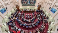 Reforma constitucional: Peralta se descompuso y dejó la sesión, pero envió su apoyo a los dictámenes de Unidos