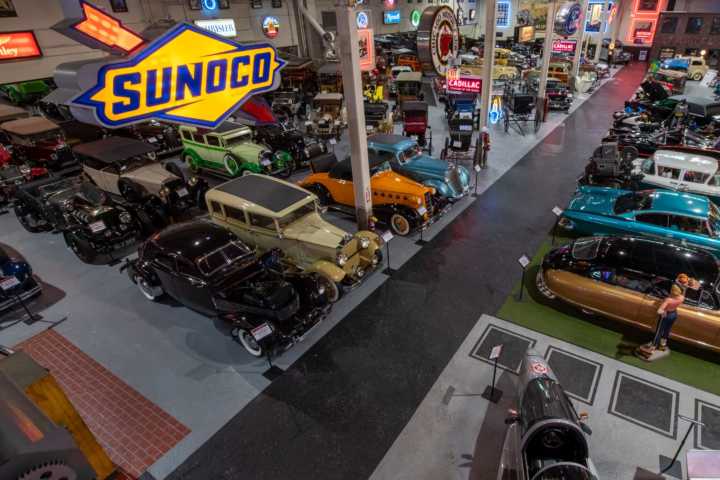Chicago classic-car museum auctions off entire collection