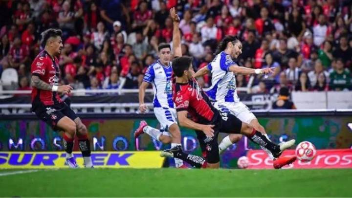 Pachuca mantiene su invicto, golea al Atlas
