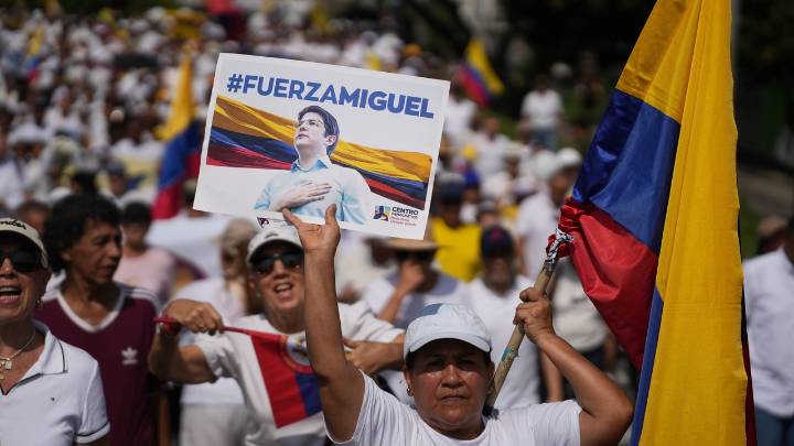La Fiscalía de Colombia imputa al adolescente de 15 años que disparó contra el senador Miguel Uribe