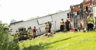 Vuelca en NY autobús con turistas; 5 muertos