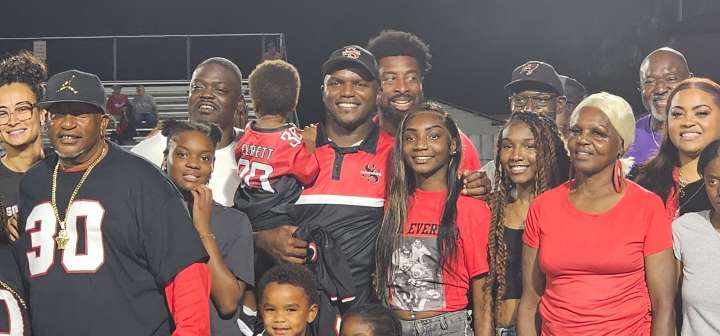 South Sumter High Retires Earl Everett’s Jersey During Halftime Ceremony