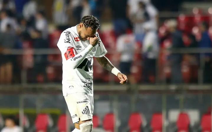 Goleada al Santos de Neymar ante atónita afición que da la espalda al equipo