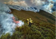 Asturias mantiene tres incendios activos tras un día «muy complicado»