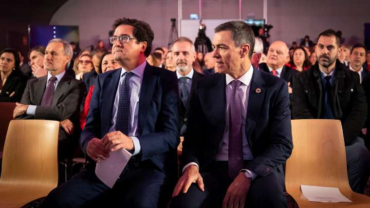Sánchez y sus líderes de paja