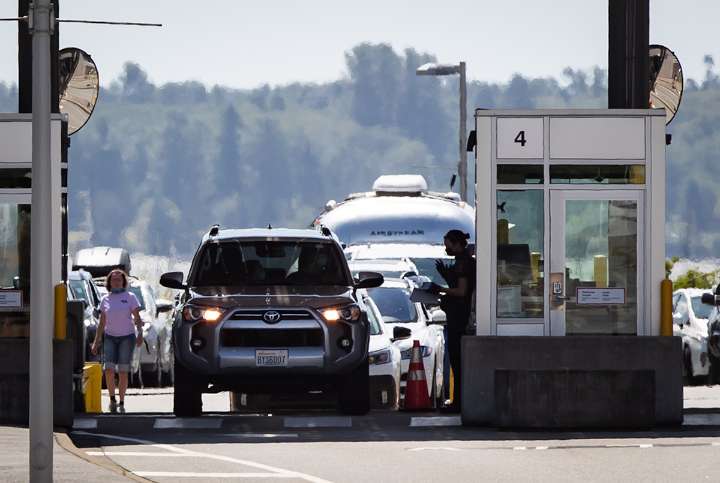 Border, spy agencies among worst federal workplaces: survey