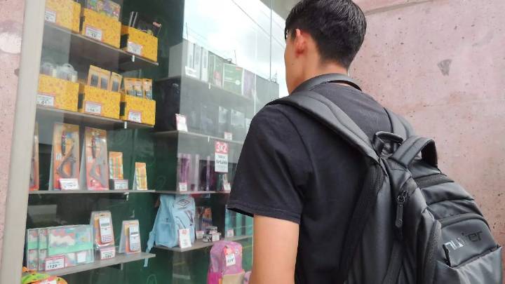 Ofrecen descuentos en útiles y uniformes ante bajas ventas por regreso a clases