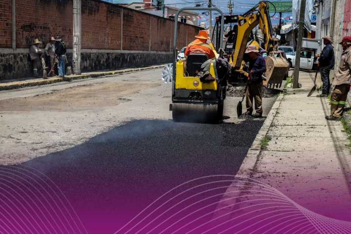 Avanza programa de bacheo en Tianguistenco para mejorar vialidades