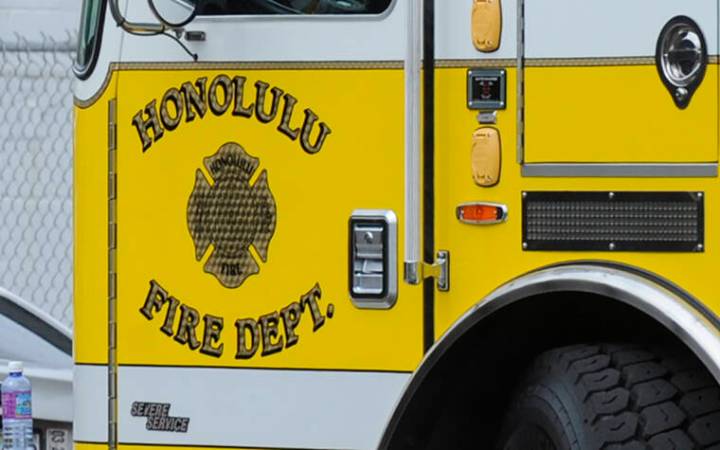Firefighters extinguish McCully apartment fire overnight