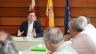Mañueco anuncia ayudas directas mínimas de 5.500 euros a agricultores y ganaderos por los incendios
