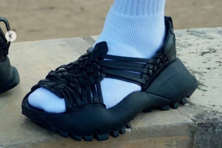Polémica por sandalias Oaxaca Slip-On activa respuesta del gobierno federal