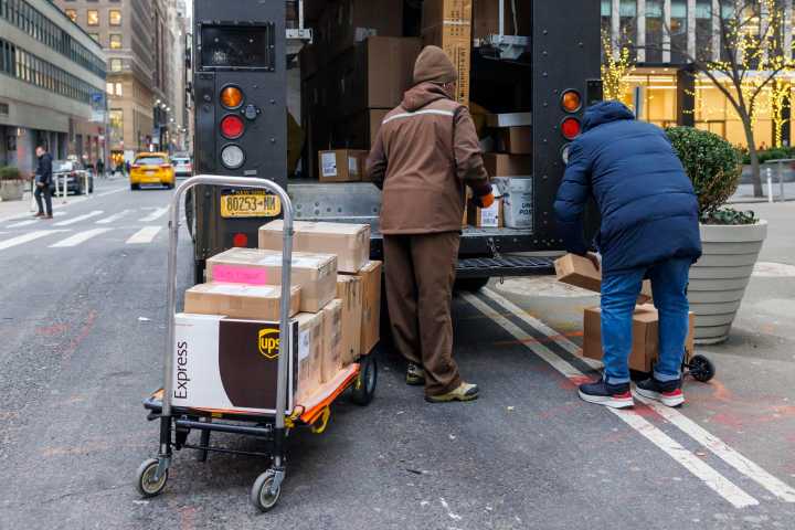 El servicio postal australiano suspende la mayoría de envíos a EE.UU. por nuevos aranceles